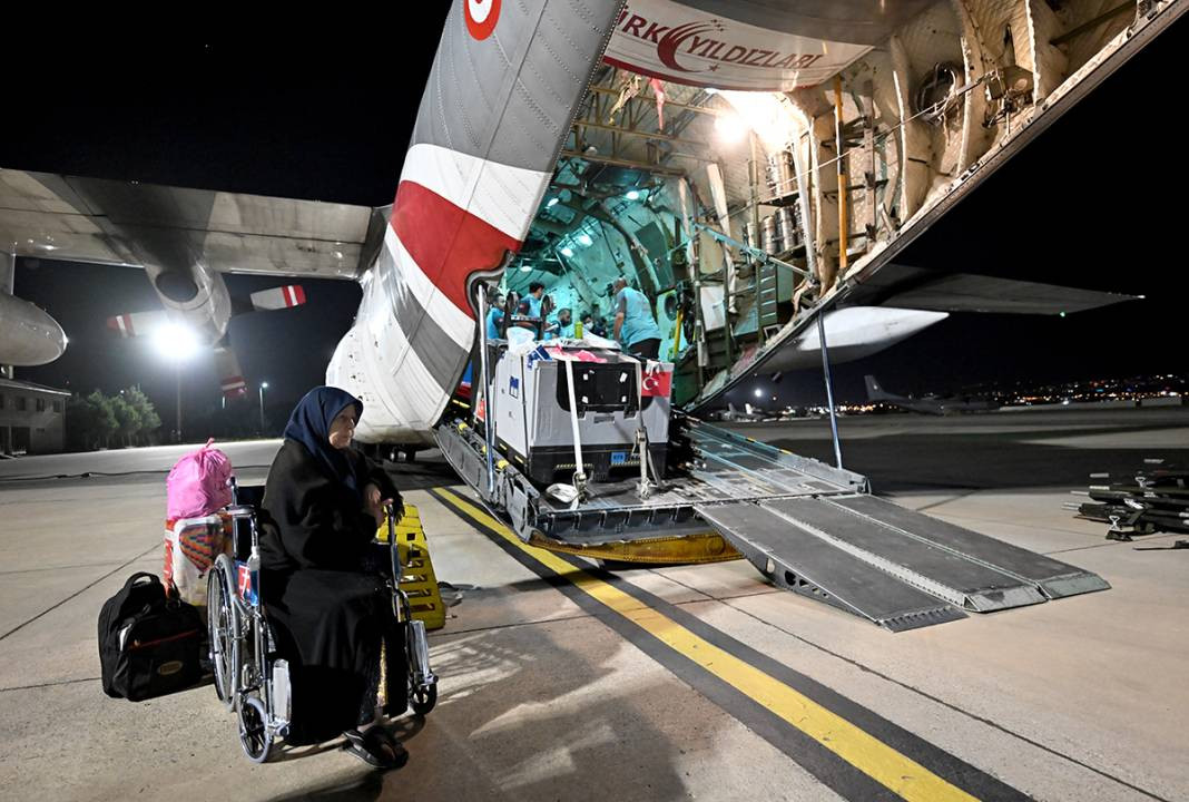 Hacda sağlık sorunları yaşayan 13 kişi Türkiye'ye getirildi - Resim: 17